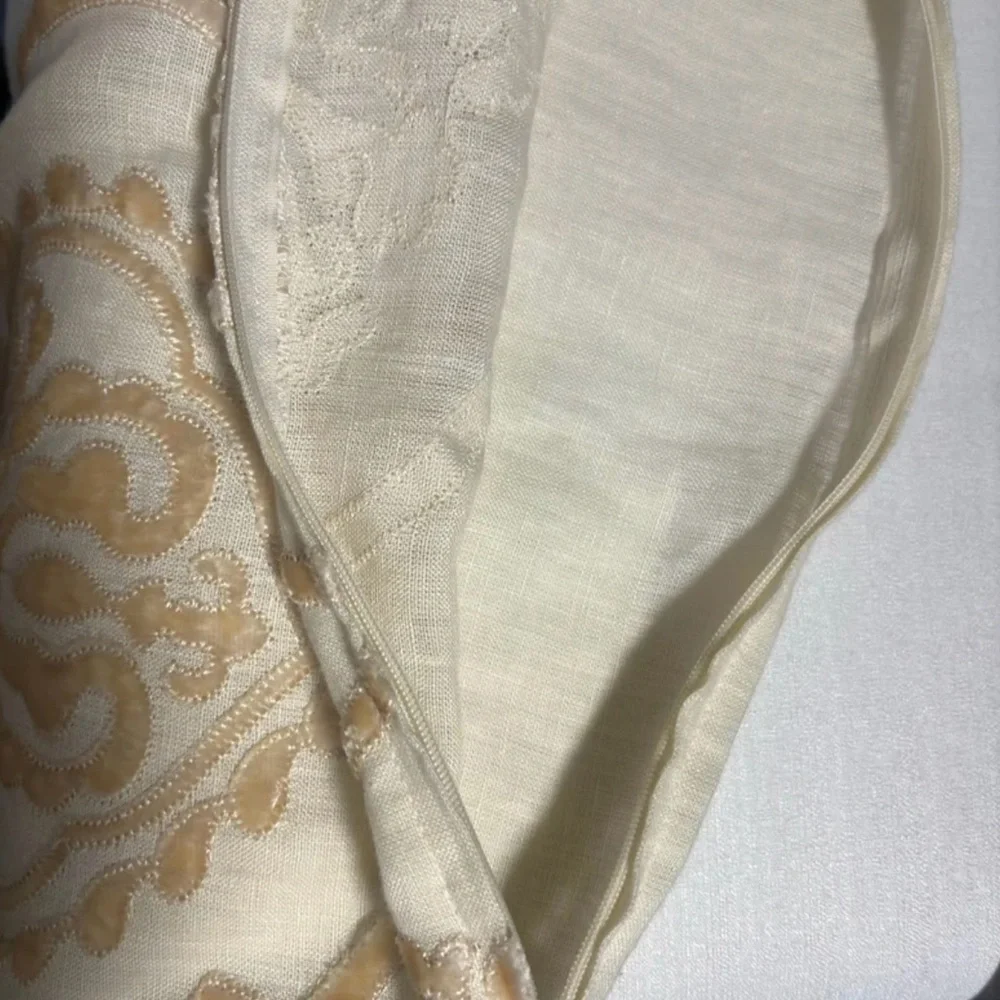 Z GALLERIE 100% LINEN Pillow Cover 25” Velvet Damask Cream Tan Zips Closed NWOT